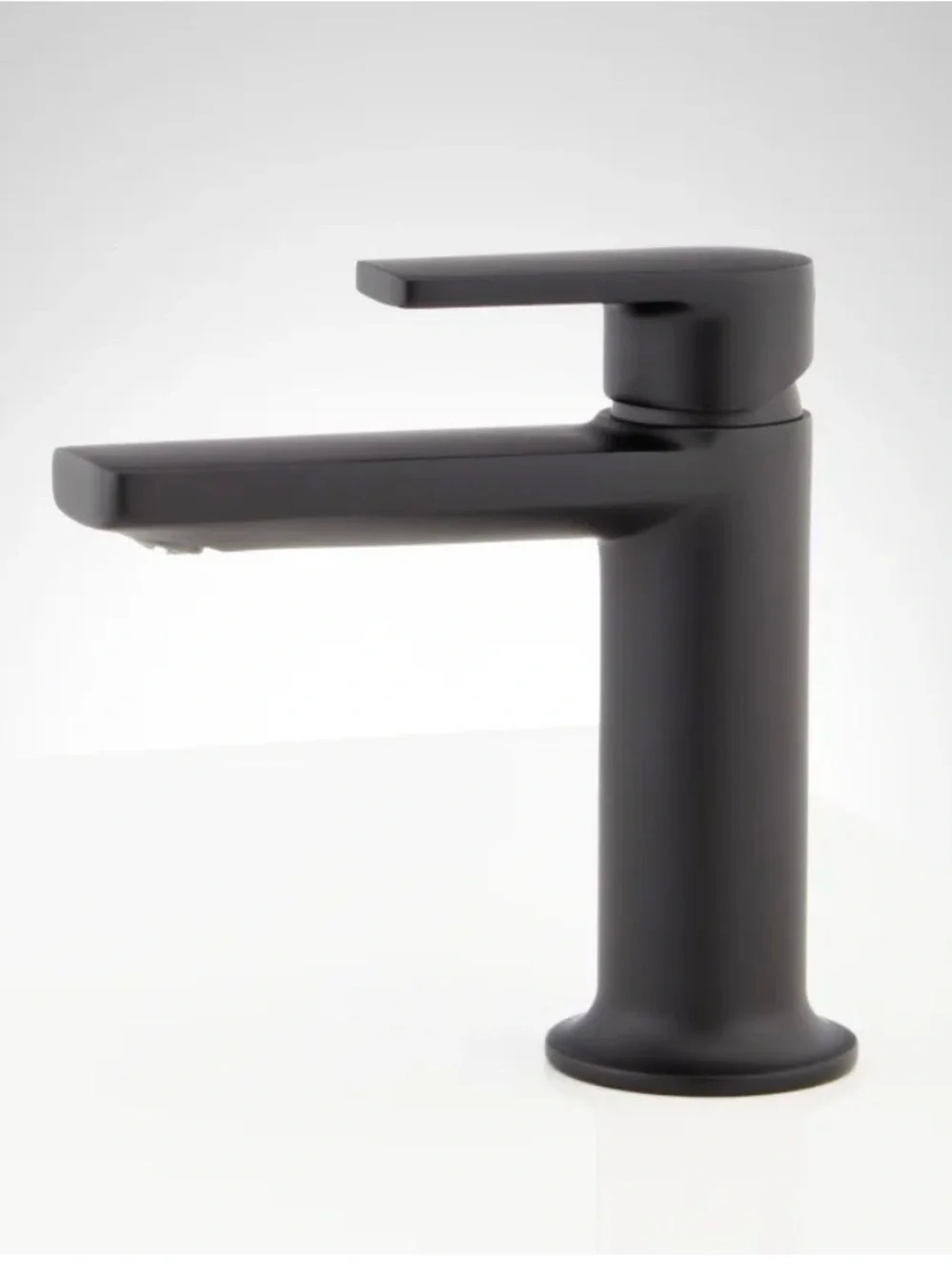 Single-Handle Bathroom Faucet in Matte Black